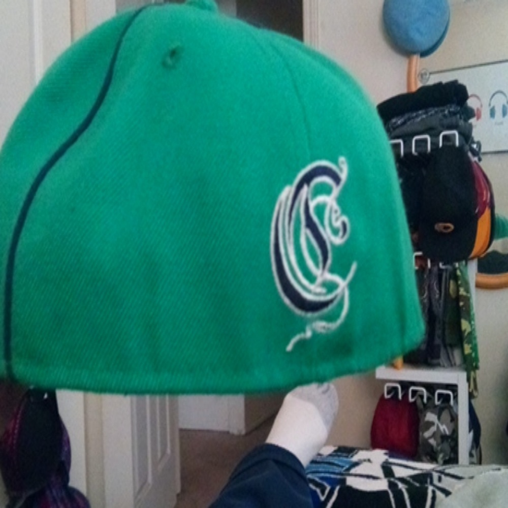 Hat - Picture 3 of 4